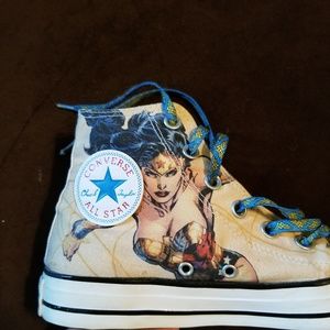Wonder woman converse